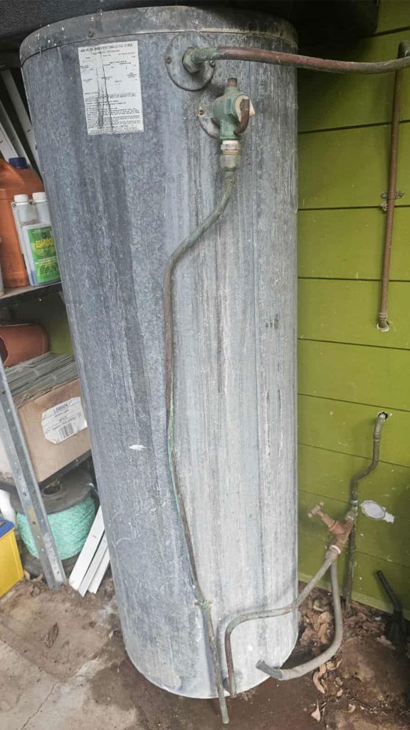 See why a 1977 Rheem electric water heater was replaced with the energy-efficient Rheem Ambiheat® HDc-270 Heat Pump in a Queensland home.